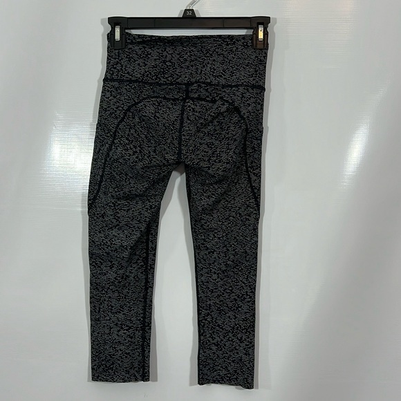 LULULEMO ATHLETICA SIZE 4 BLACK - Picture 5 of 11